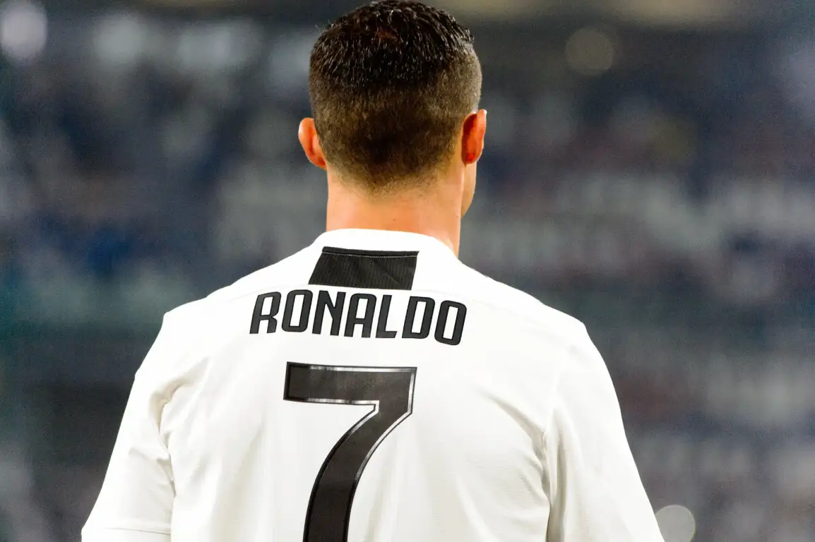 Cristiano Ronaldo jugando con la camiseta de Juventus
