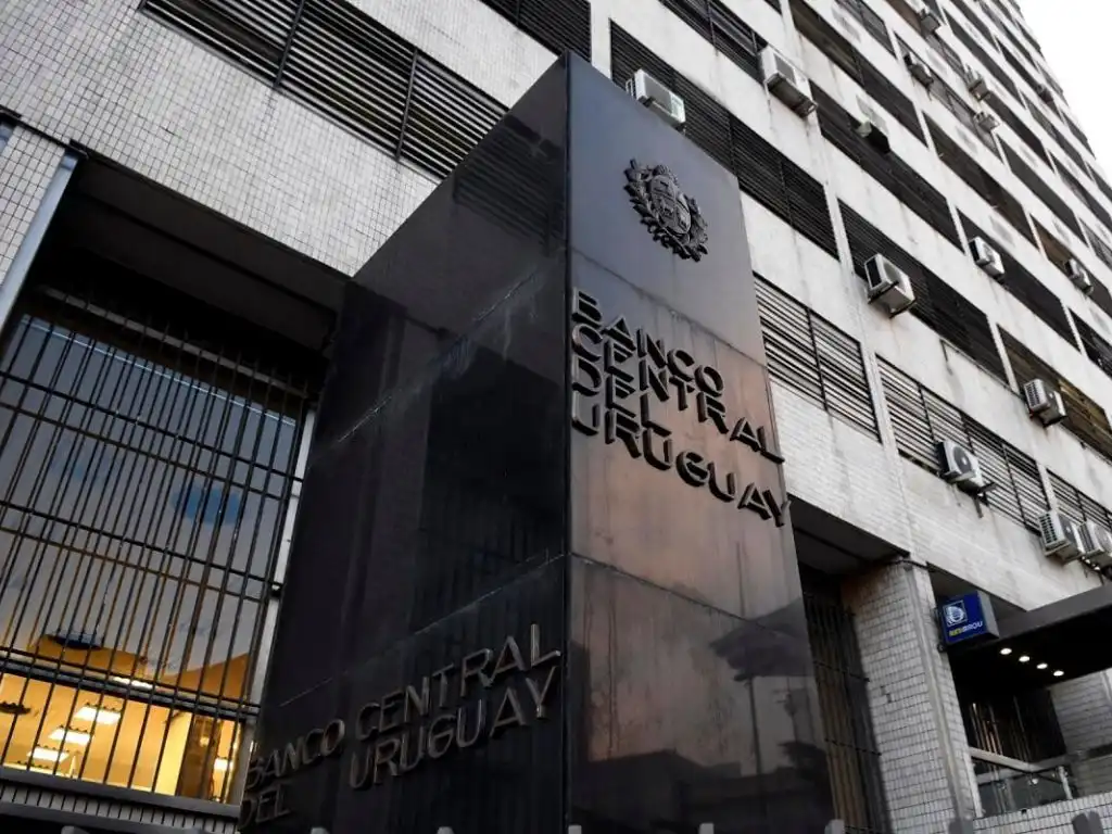 Fachada del edificio del Banco Central del Uruguay