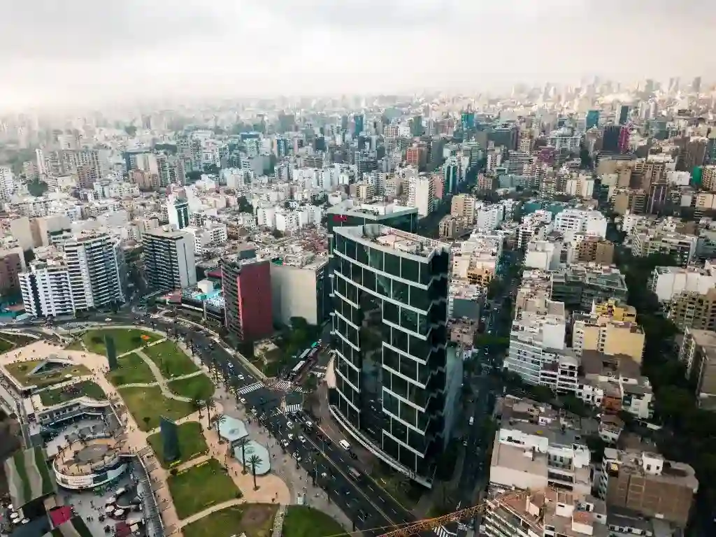 Vista de edificios sobre Lima