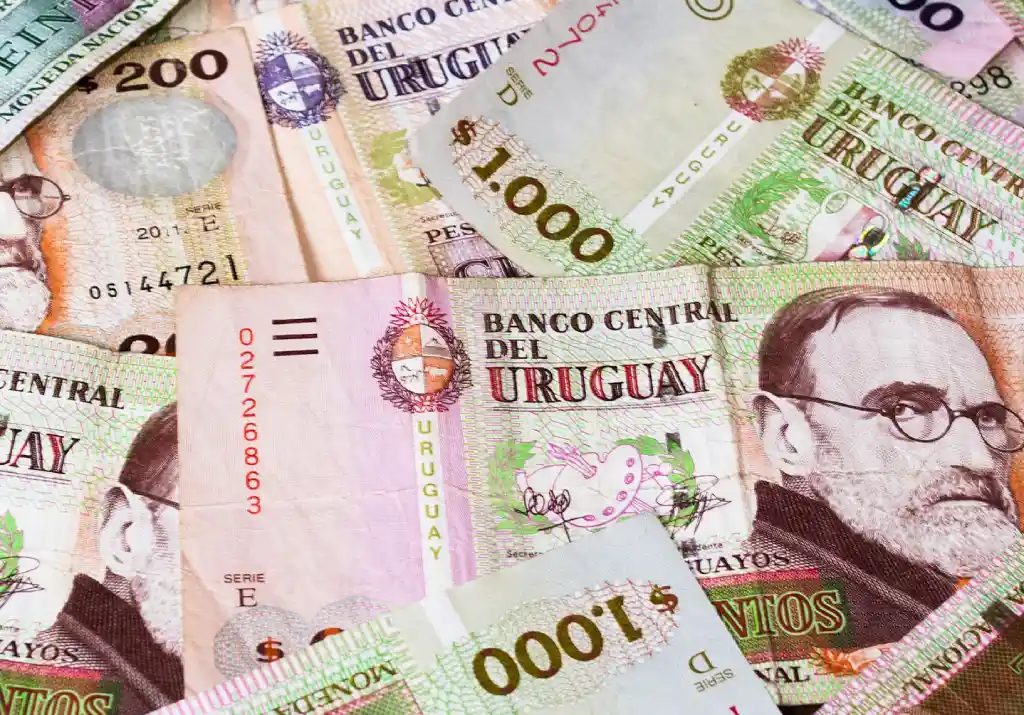 Billetes de pesos uruguayos