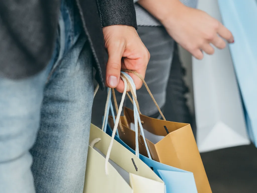 Una persona de compras por el Día del Padre