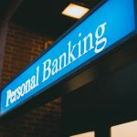 Cartel de un banco de préstamos personales