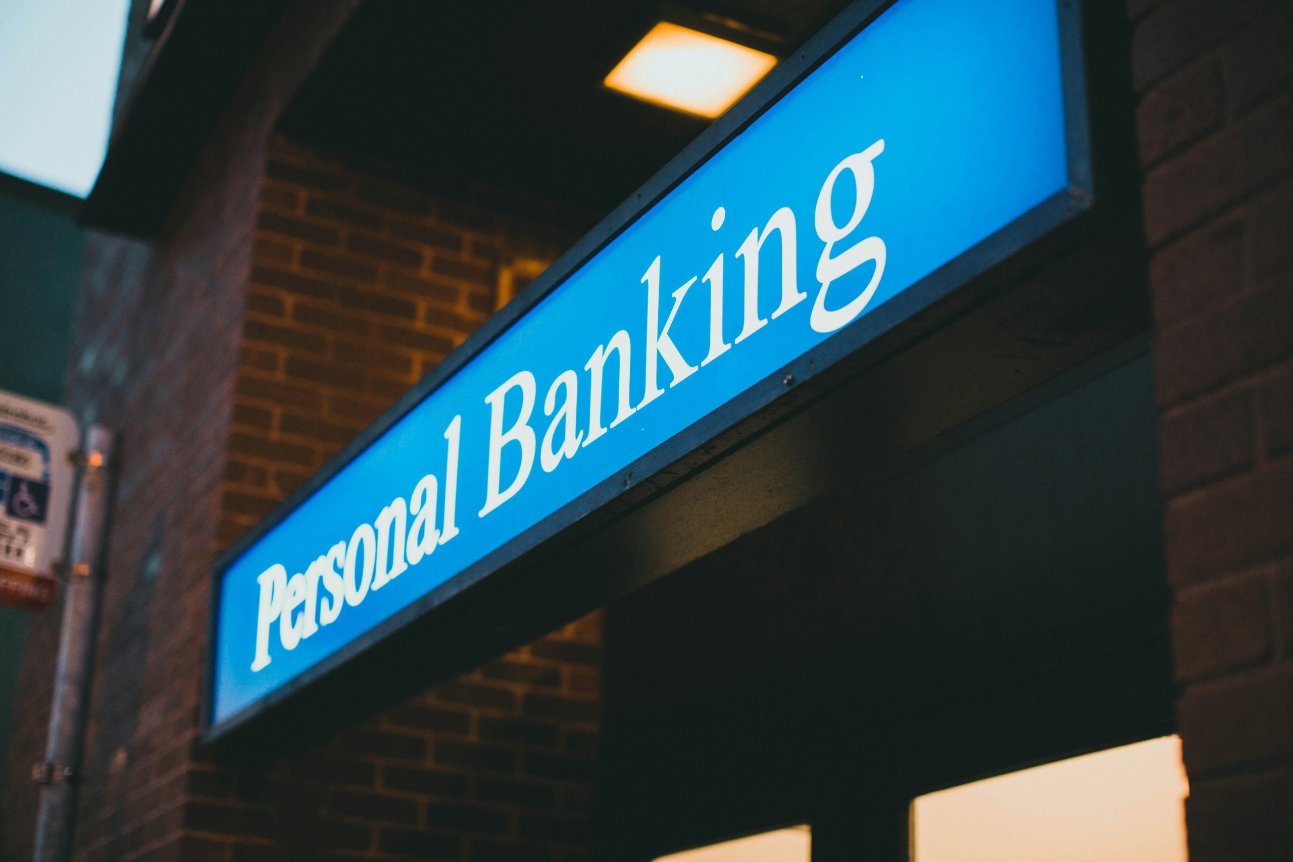 Cartel de un banco de préstamos personales